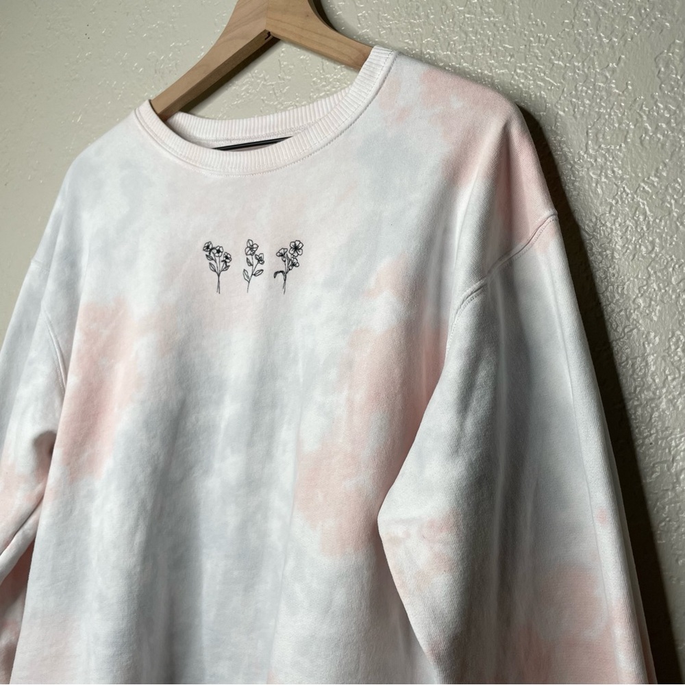 Hollister Cropped Embroidered Tie Dye Crewneck Long Sleeve Floral - Picture 4 of 12